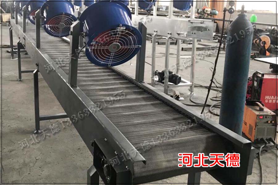 網(wǎng)帶輸送機
